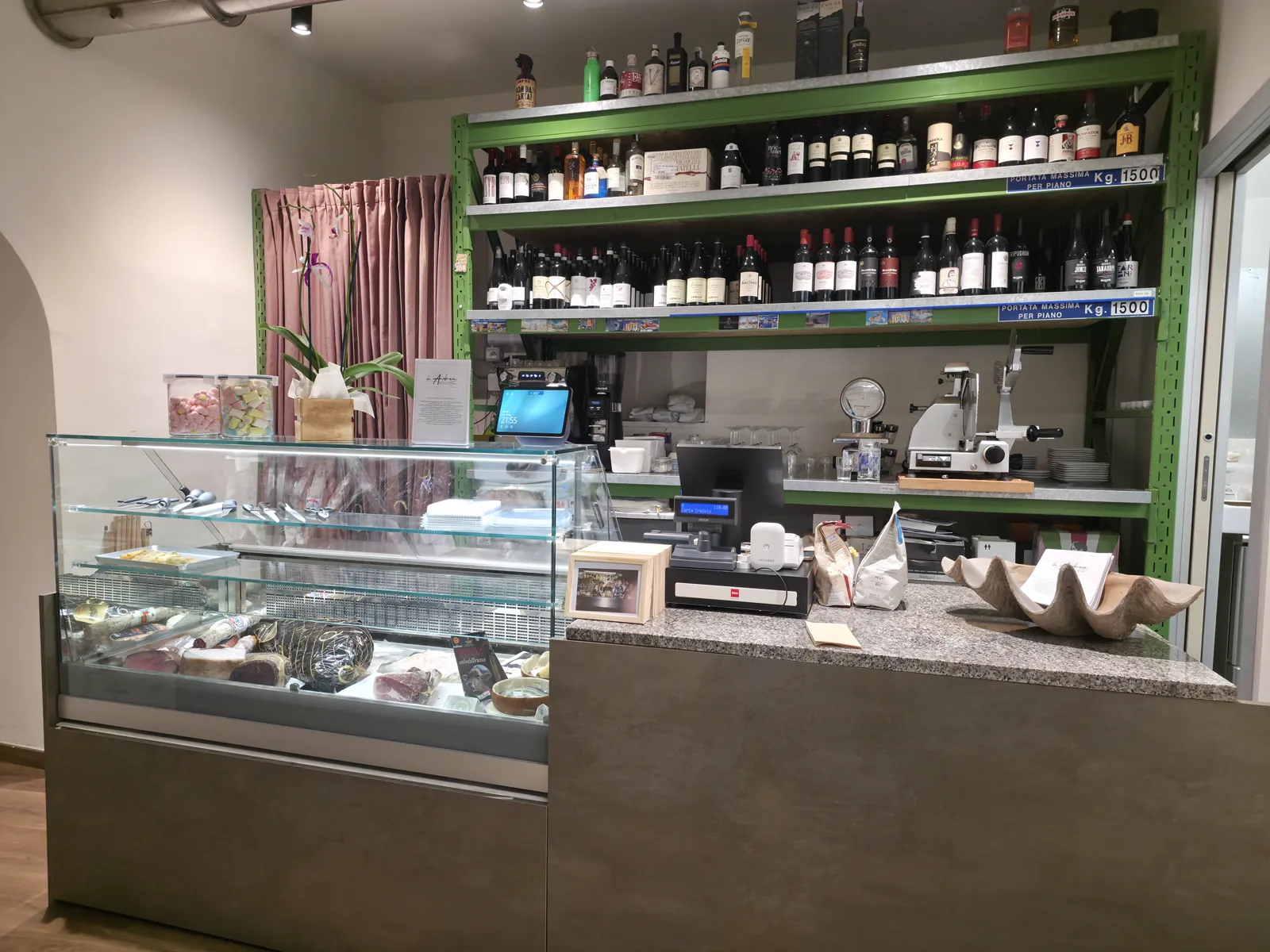 Da Andrea, Casorezzo — Dietro al bancone