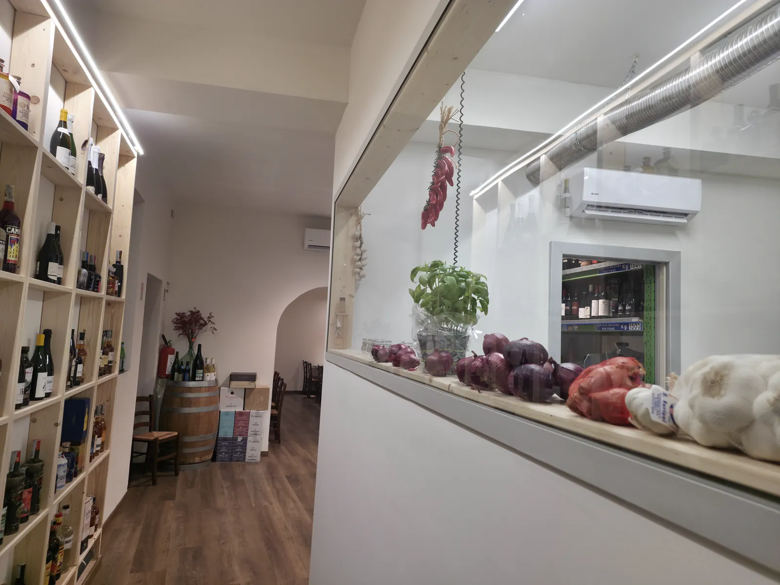 Da Andrea, Casorezzo — La vetrina dei salumi