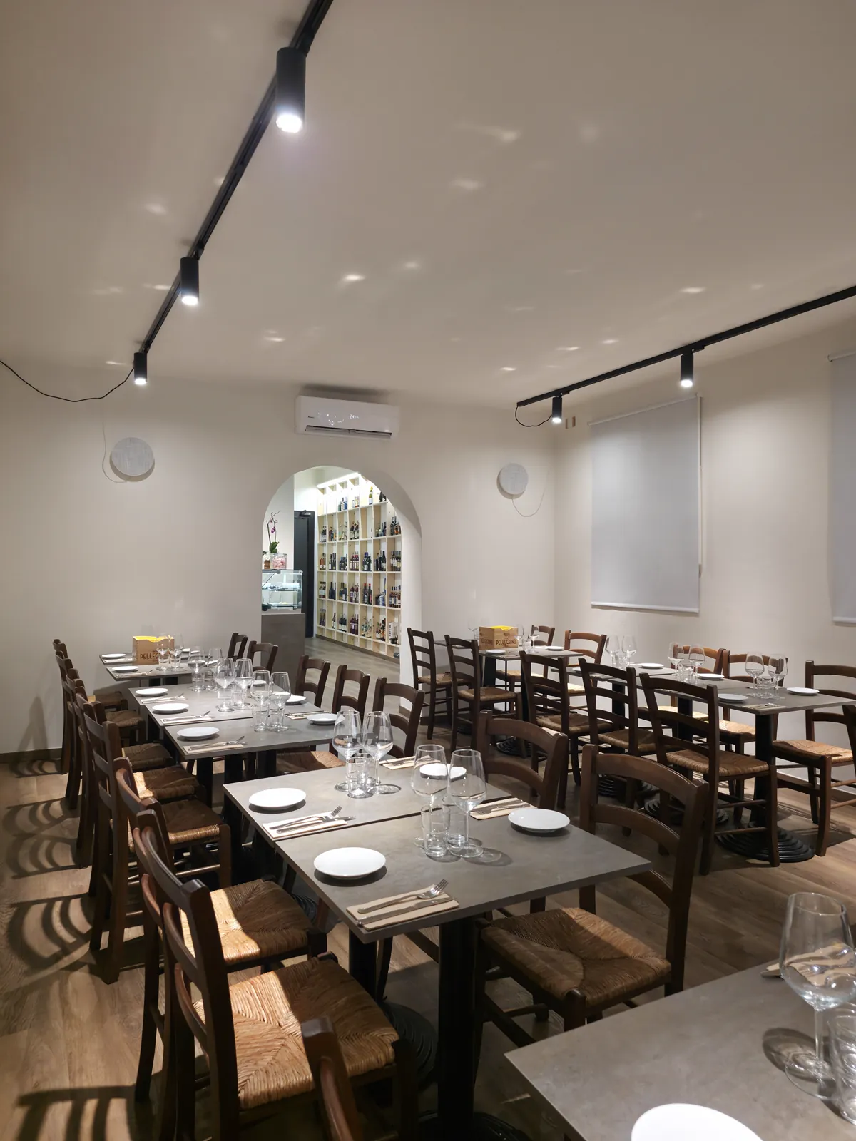 Da Andrea, Casorezzo — La sala, la sera